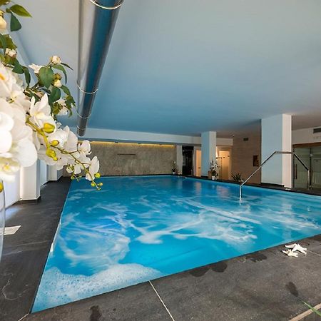 Zenit Hotel Джулианова Екстериор снимка