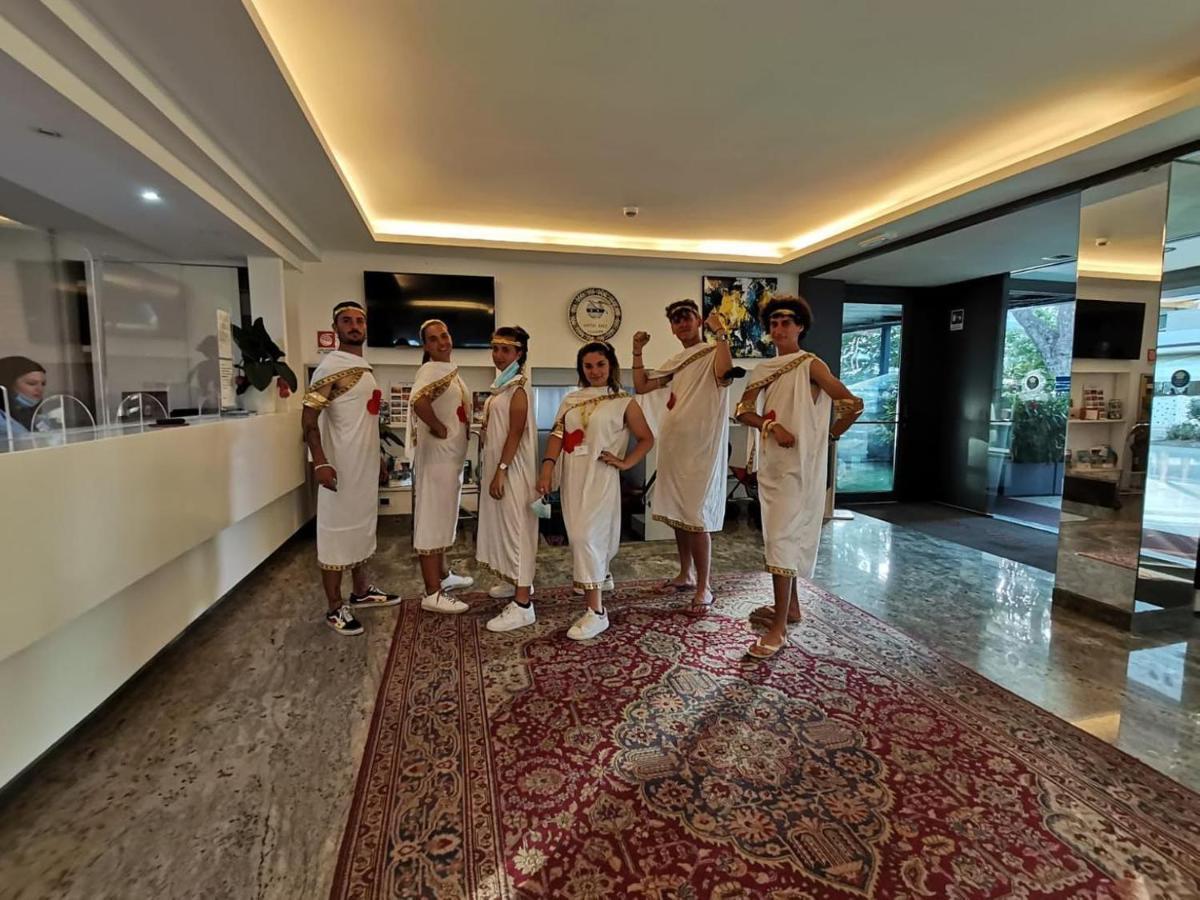 Zenit Hotel Джулианова Екстериор снимка