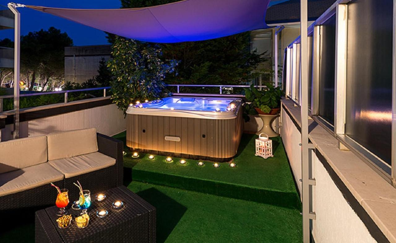 Zenit Hotel Джулианова Екстериор снимка