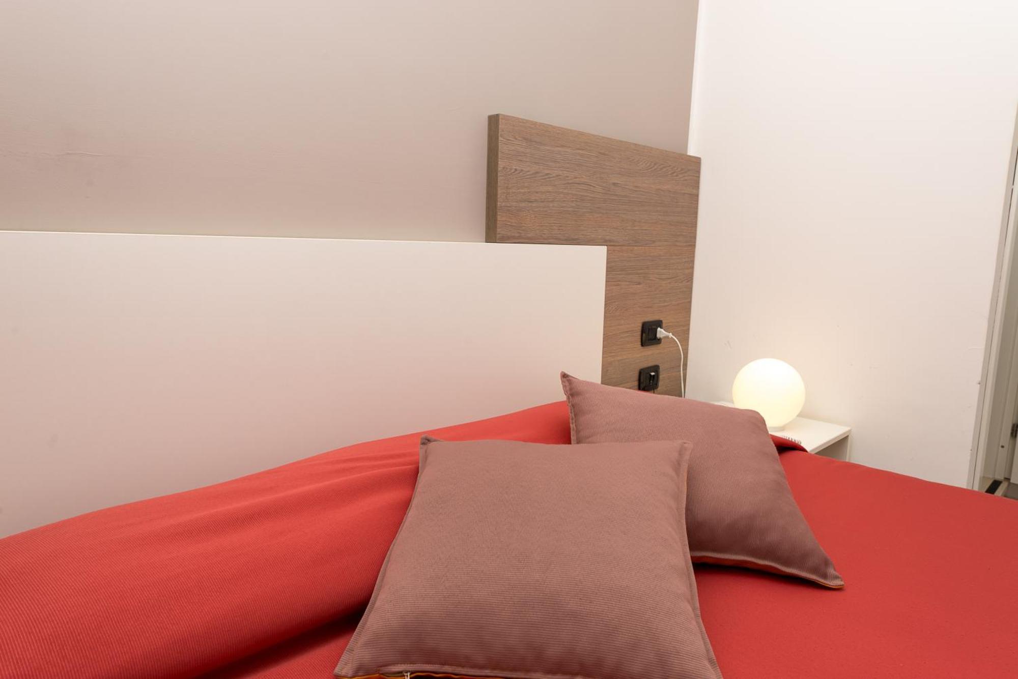 Zenit Hotel Джулианова Екстериор снимка
