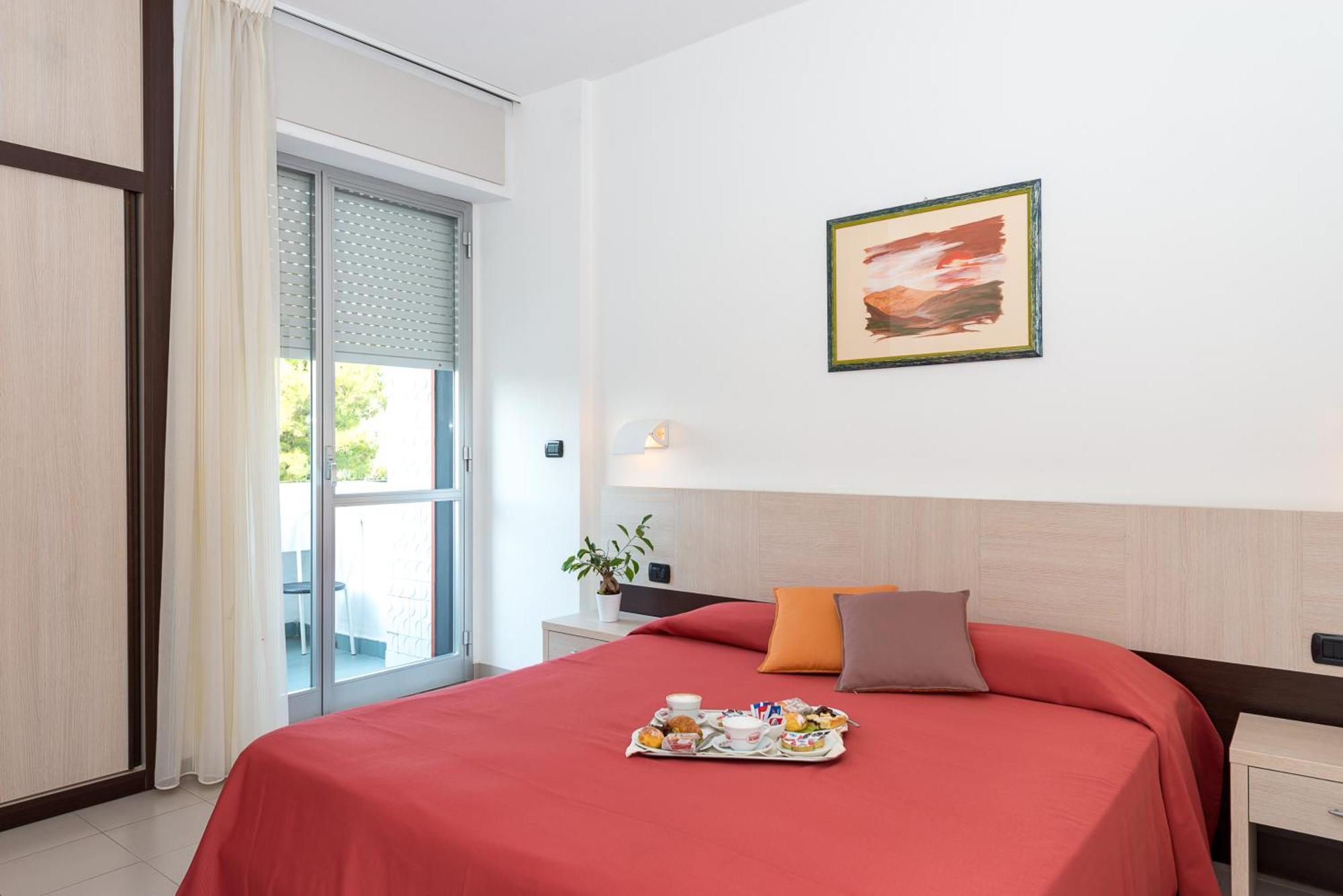 Zenit Hotel Джулианова Екстериор снимка