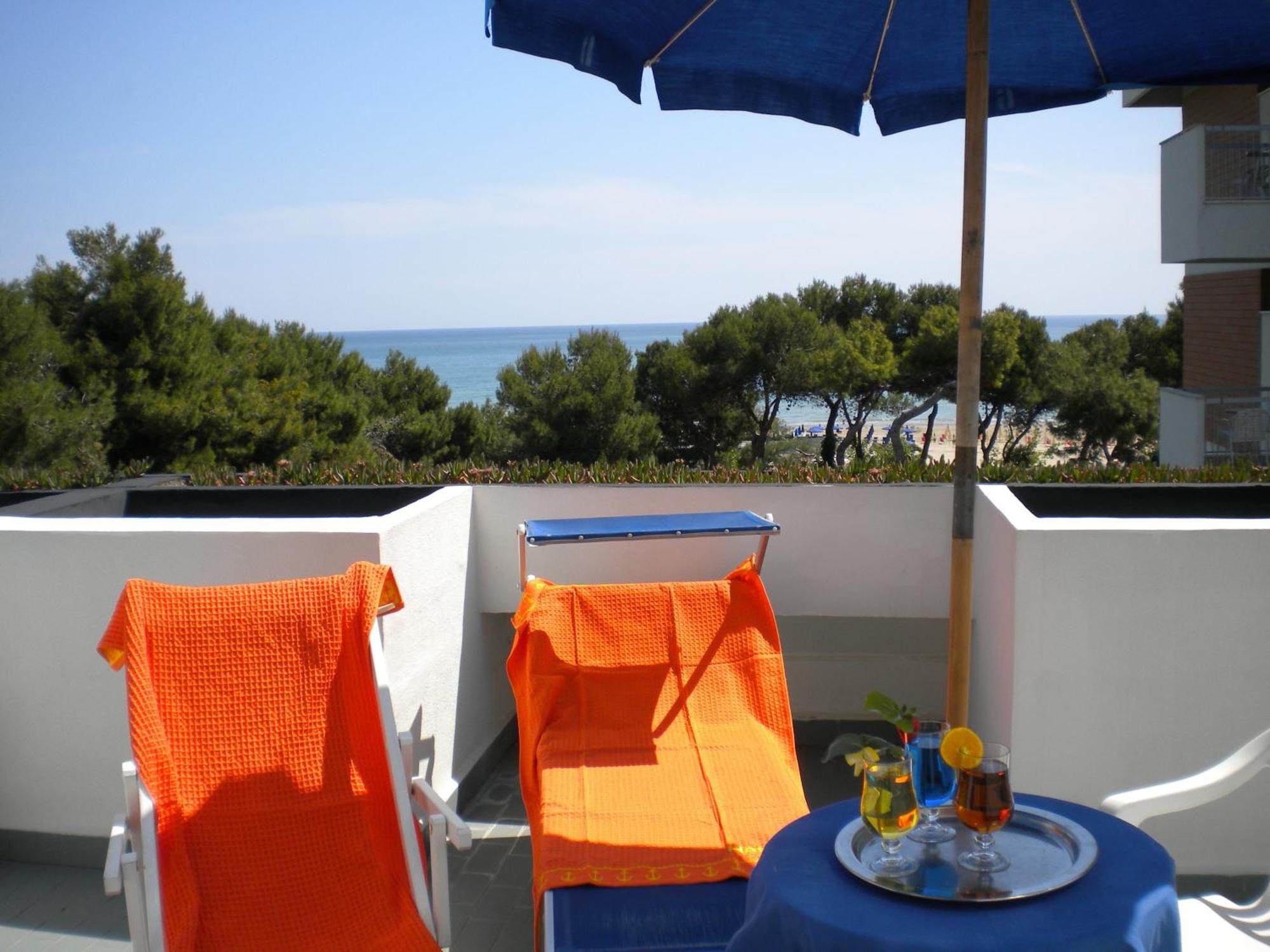 Zenit Hotel Джулианова Екстериор снимка