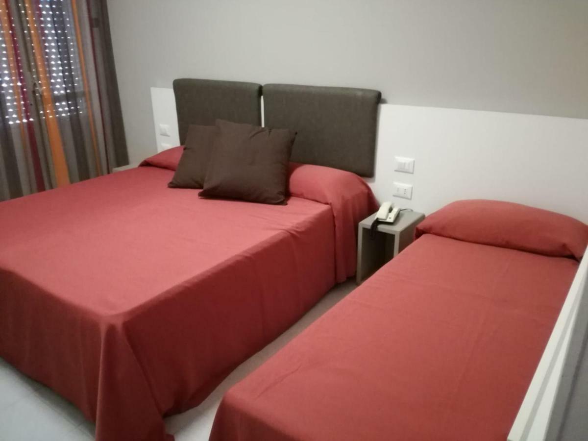 Zenit Hotel Джулианова Екстериор снимка